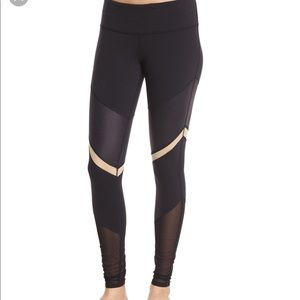 Alo Yoga Sheila Leggings in Black/Nude